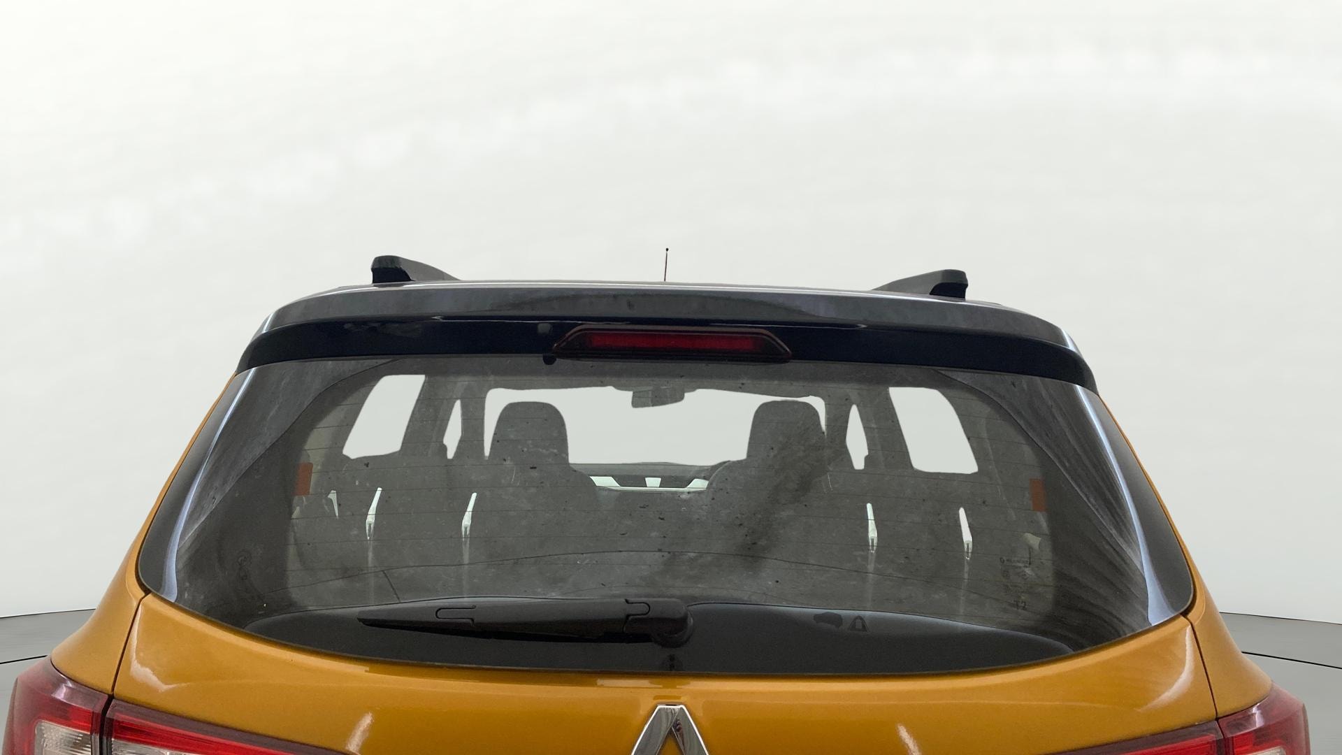 View 2021 Renault Triber RXZ AMT Dual Tone Image 4 Used 2021 Renault Triber RXZ AMT Dual Tone Image 4
