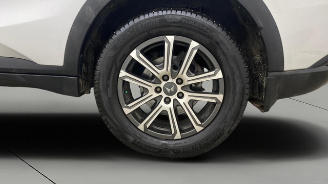 View Mahindra XUV700 Image 8 Used Mahindra XUV700 Image 8
