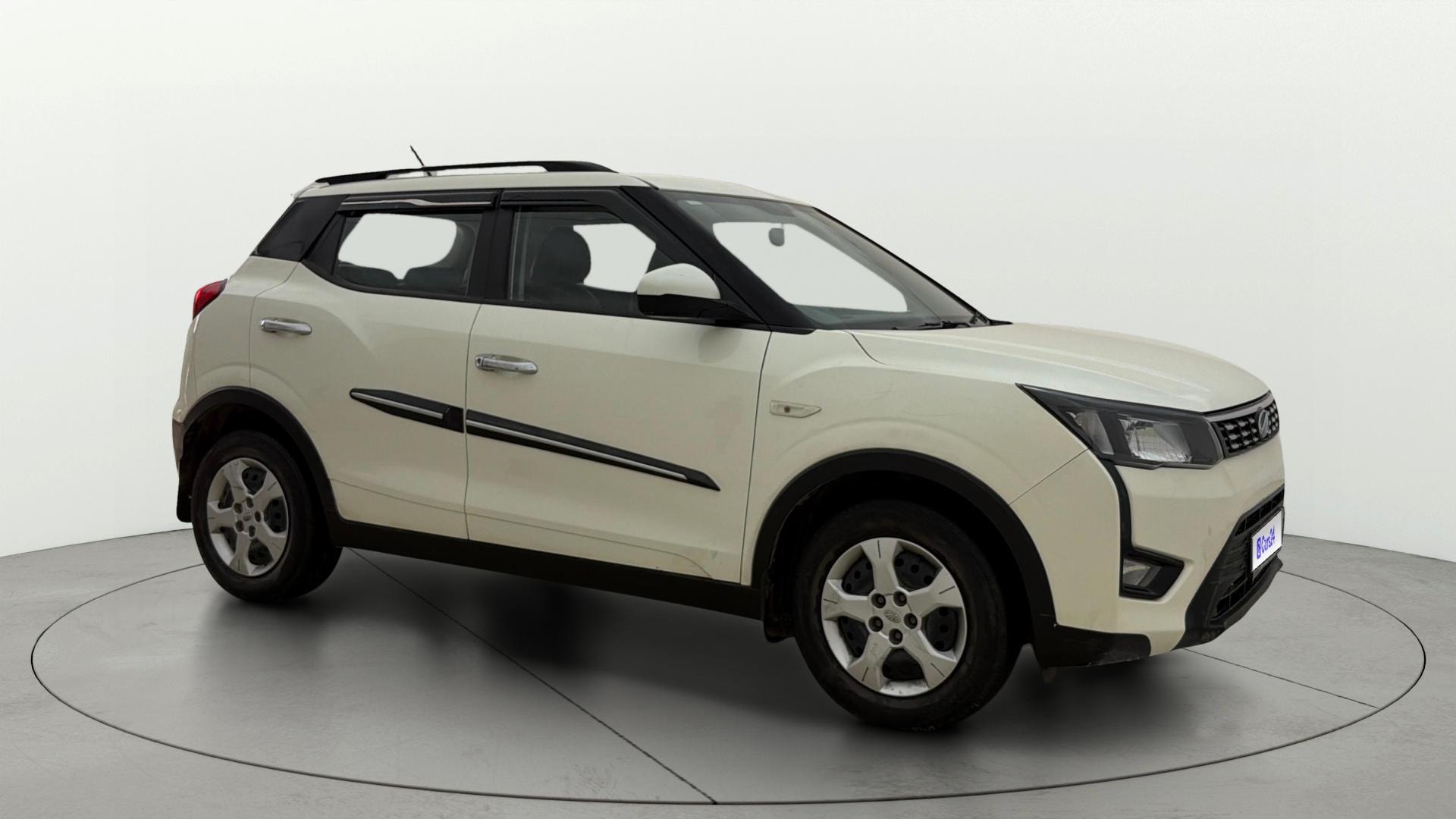 View 2021 Mahindra XUV300 W4 Petrol BS IV Image 13 Used 2021 Mahindra XUV300 W4 Petrol BS IV Image 13