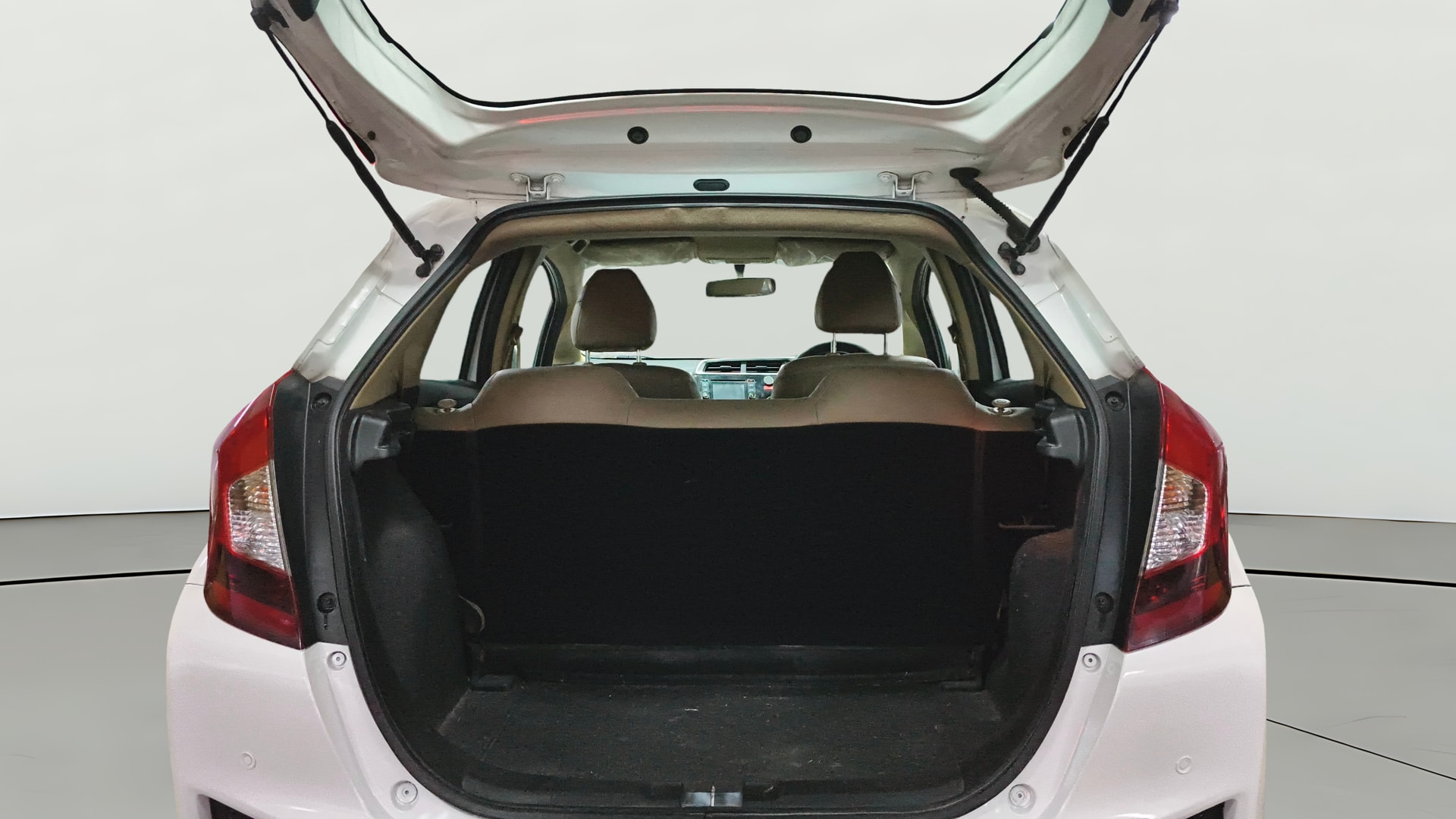 View 2016 Honda Jazz E MT Diesel Image 37 Used 2016 Honda Jazz E MT Diesel Image 37