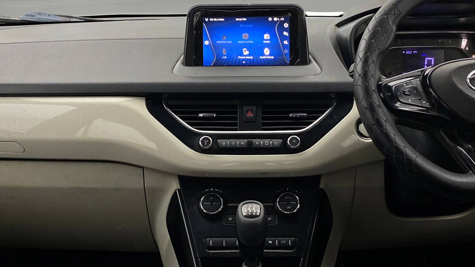 View 2020 Tata Nexon XZ Plus Diesel Image 17 Used 2020 Tata Nexon XZ Plus Diesel Image 17