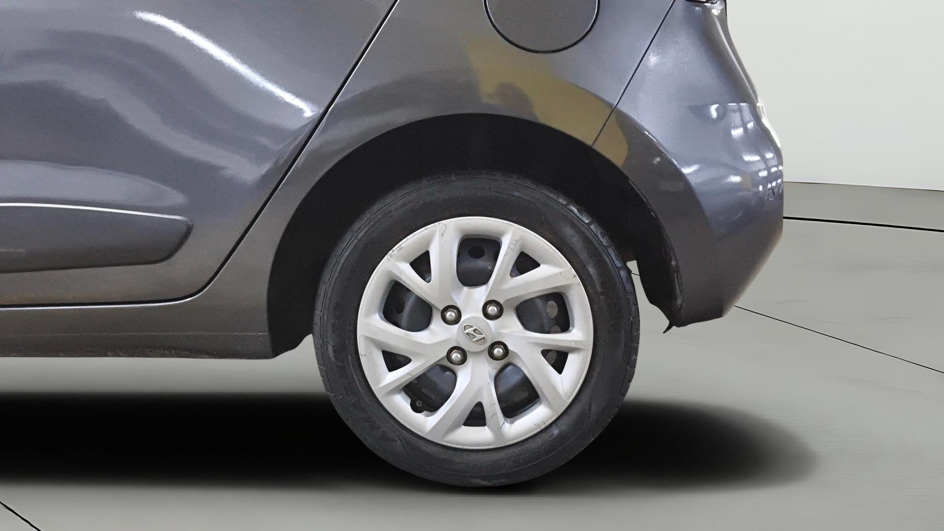 View 2020 Hyundai Grand i10 Sportz 1.2 Kappa Image 11 Used 2020 Hyundai Grand i10 Sportz 1.2 Kappa Image 11
