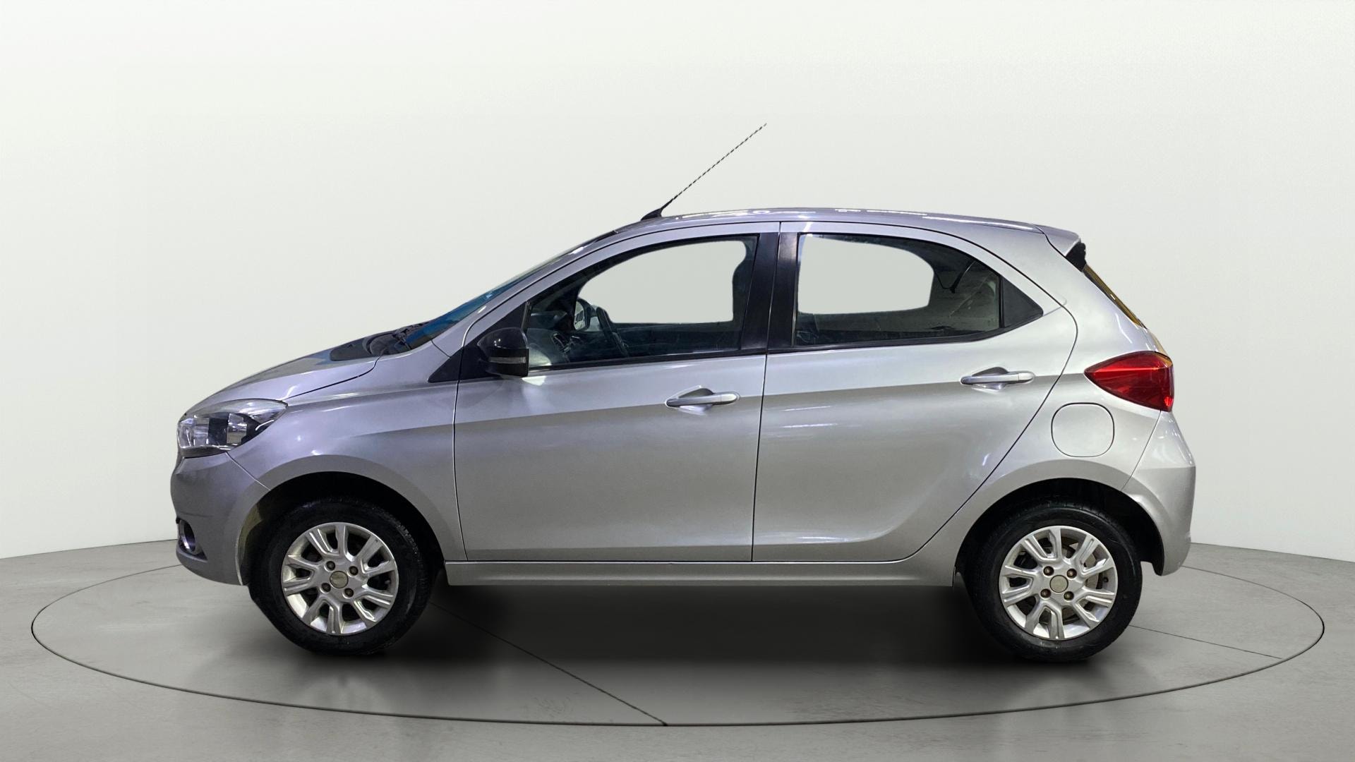 View 2018 Tata Tiago Revotorq XB Image 5 Used 2018 Tata Tiago Revotorq XB Image 5