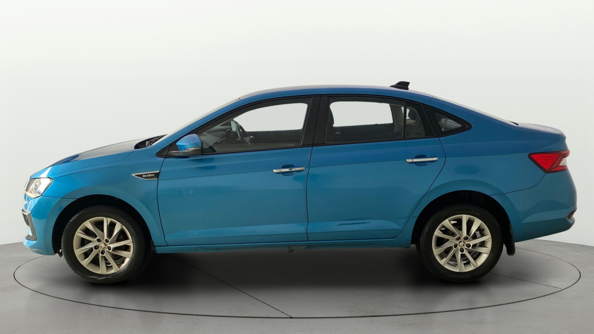 View 2023 Skoda Slavia Ambition 1.0 TSI AT Image 5 Used 2023 Skoda Slavia Ambition 1.0 TSI AT Image 5