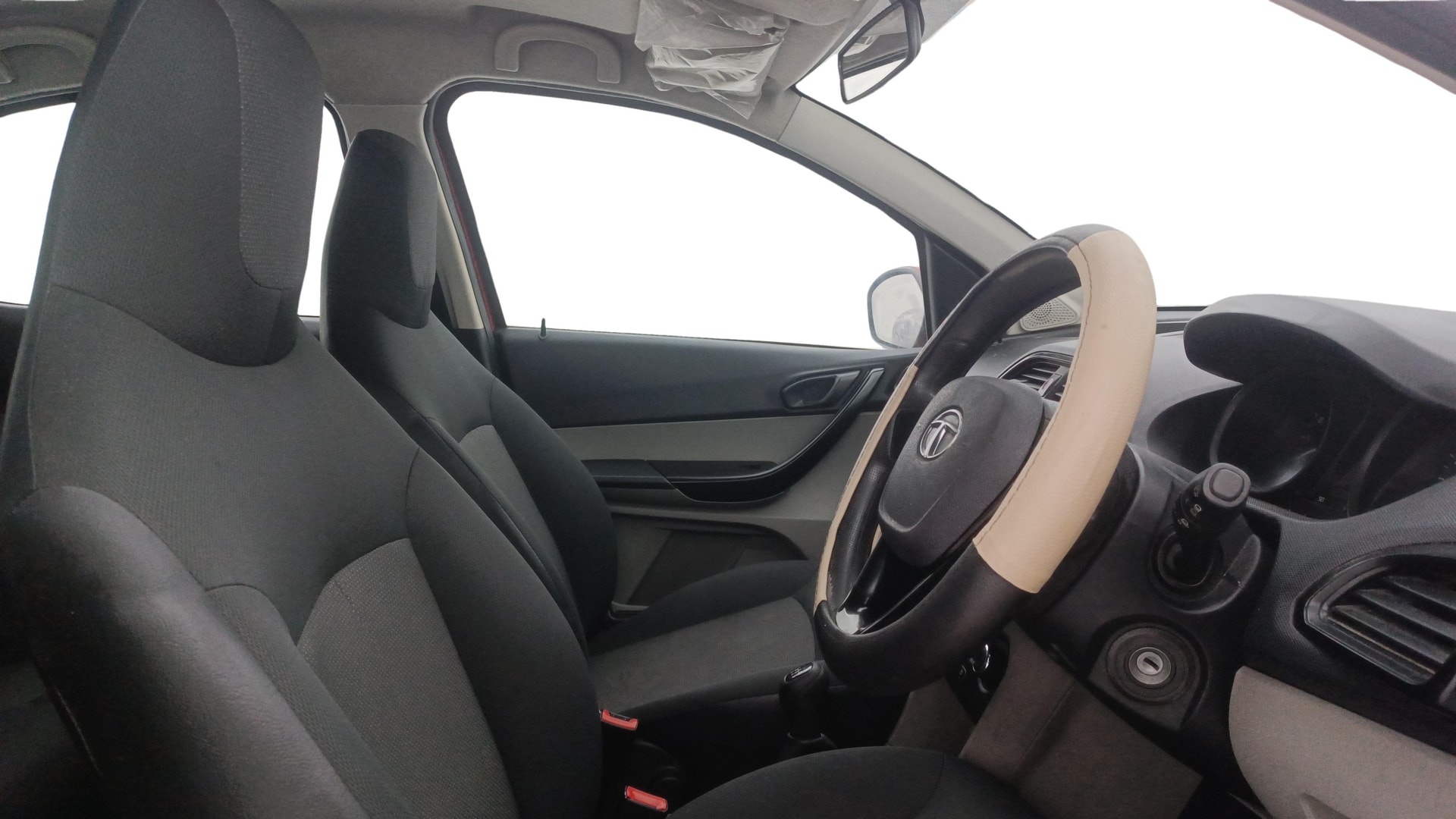 View 2018 Tata Tiago Revotorq XB Image 25 Used 2018 Tata Tiago Revotorq XB Image 25