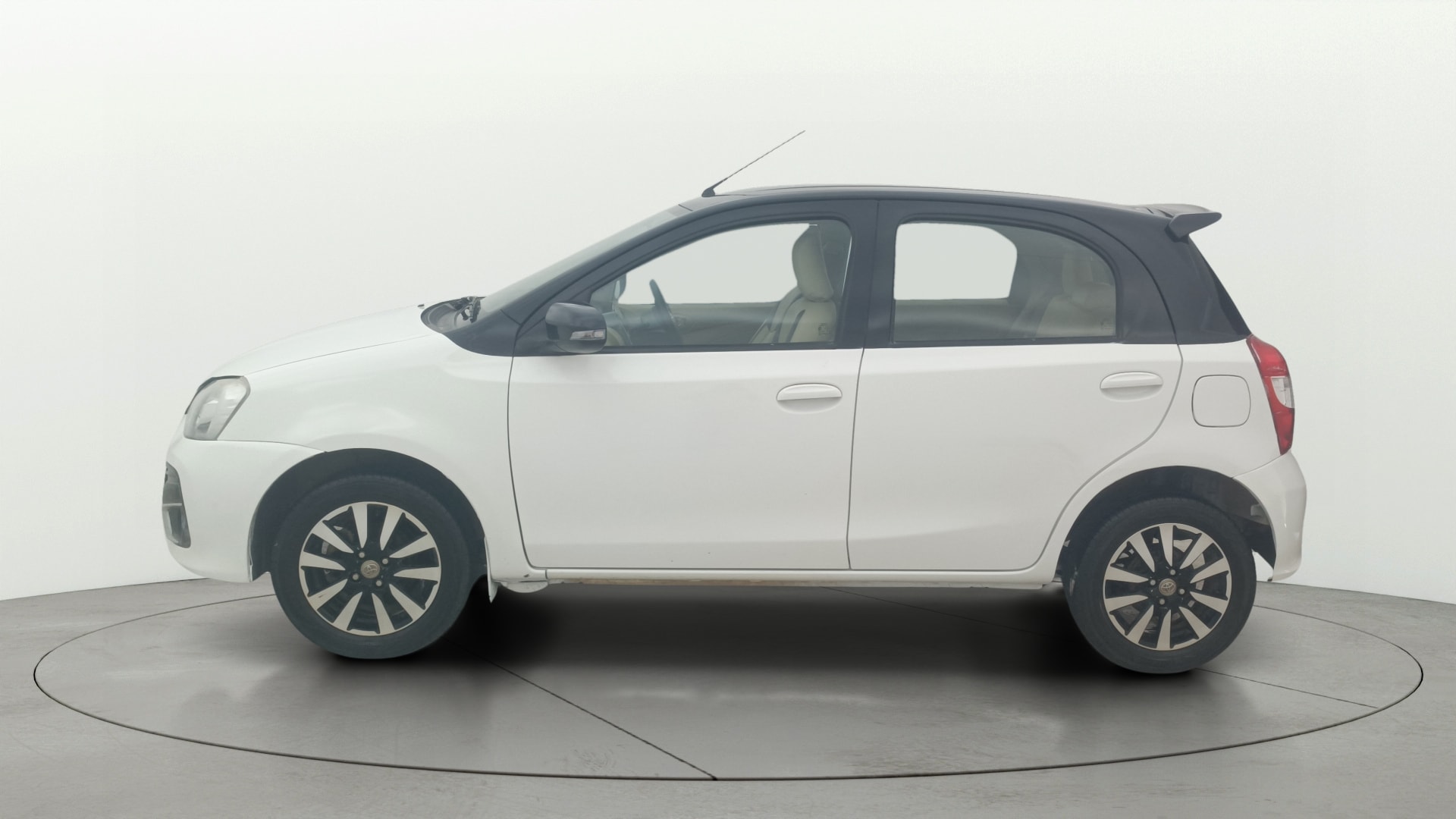 View 2019 Toyota Etios Liva V Dual Tone Image 5 Used 2019 Toyota Etios Liva V Dual Tone Image 5
