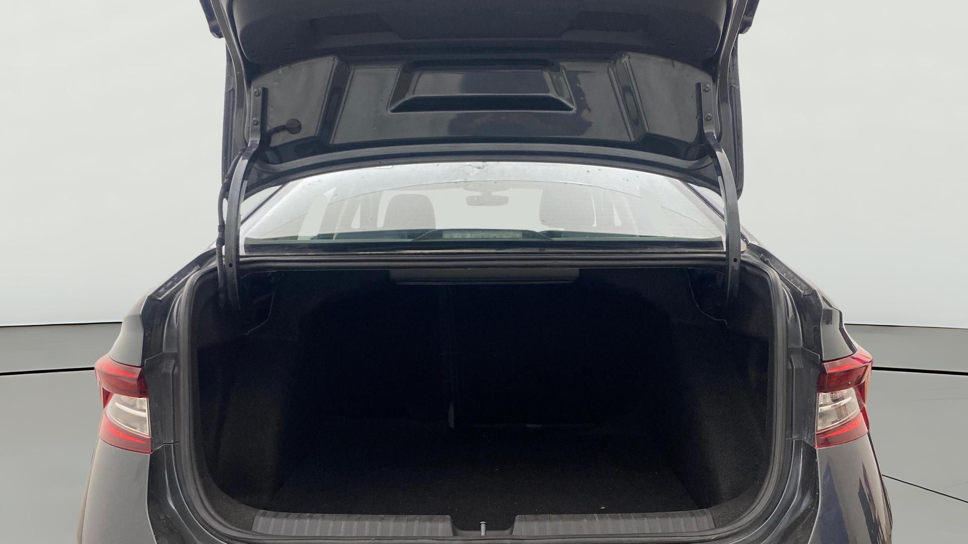 View 2022 Skoda Slavia Style 1.5 TSI MT Image 39 Used 2022 Skoda Slavia Style 1.5 TSI MT Image 39