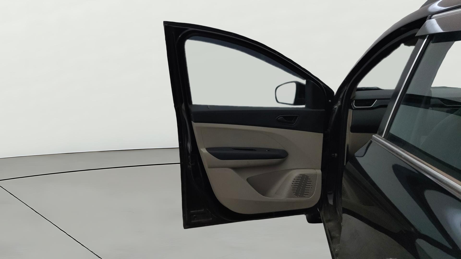 View 2025 Renault Triber RXT Image 32 Used 2025 Renault Triber RXT Image 32