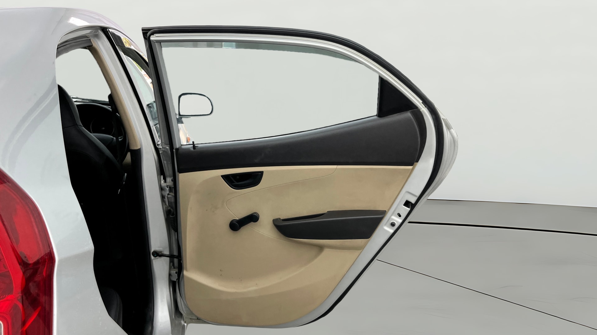 View 2016 Hyundai EON Magna Plus Image 7 Used 2016 Hyundai EON Magna Plus Image 7