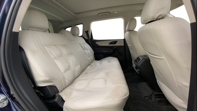 View Mahindra XUV700 Image 36 Used Mahindra XUV700 Image 36