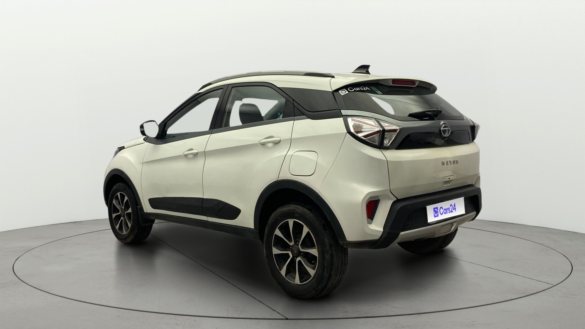 View 2021 Tata Nexon Revotron XE Image 2 Used 2021 Tata Nexon Revotron XE Image 2