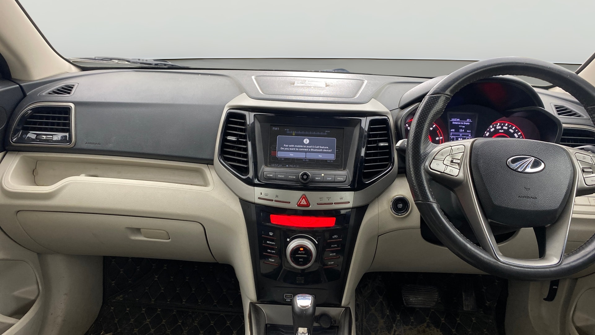 View 2022 Mahindra XUV300 W4 Petrol BS IV Image 17 Used 2022 Mahindra XUV300 W4 Petrol BS IV Image 17