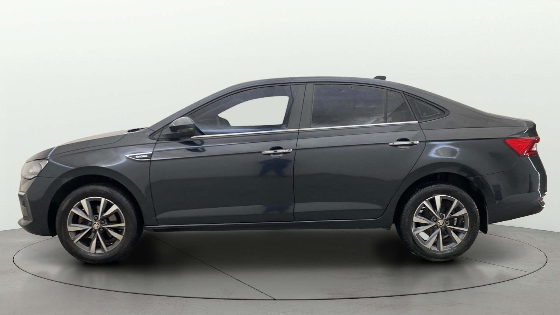 View 2022 Skoda Slavia Ambition 1.0 TSI MT Image 5 Used 2022 Skoda Slavia Ambition 1.0 TSI MT Image 5