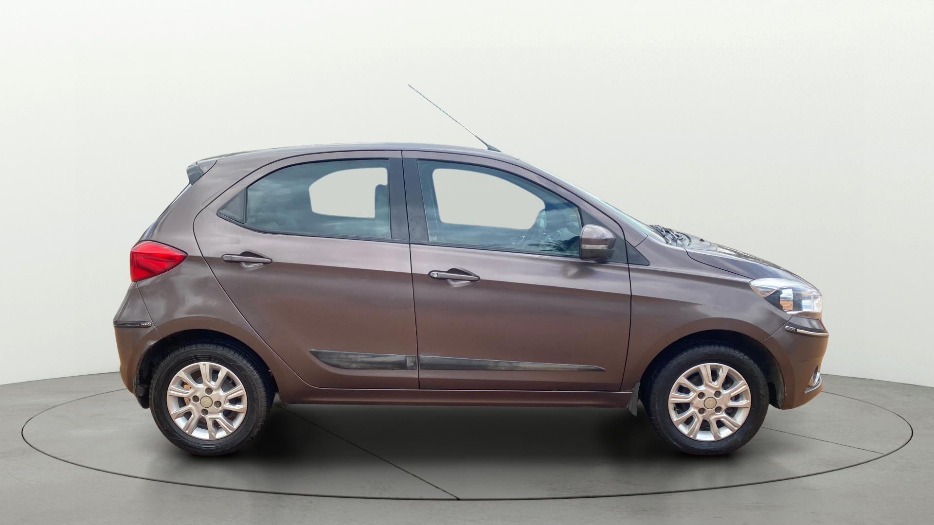 View 2018 Tata Tiago Revotorq XB Image 8 Used 2018 Tata Tiago Revotorq XB Image 8