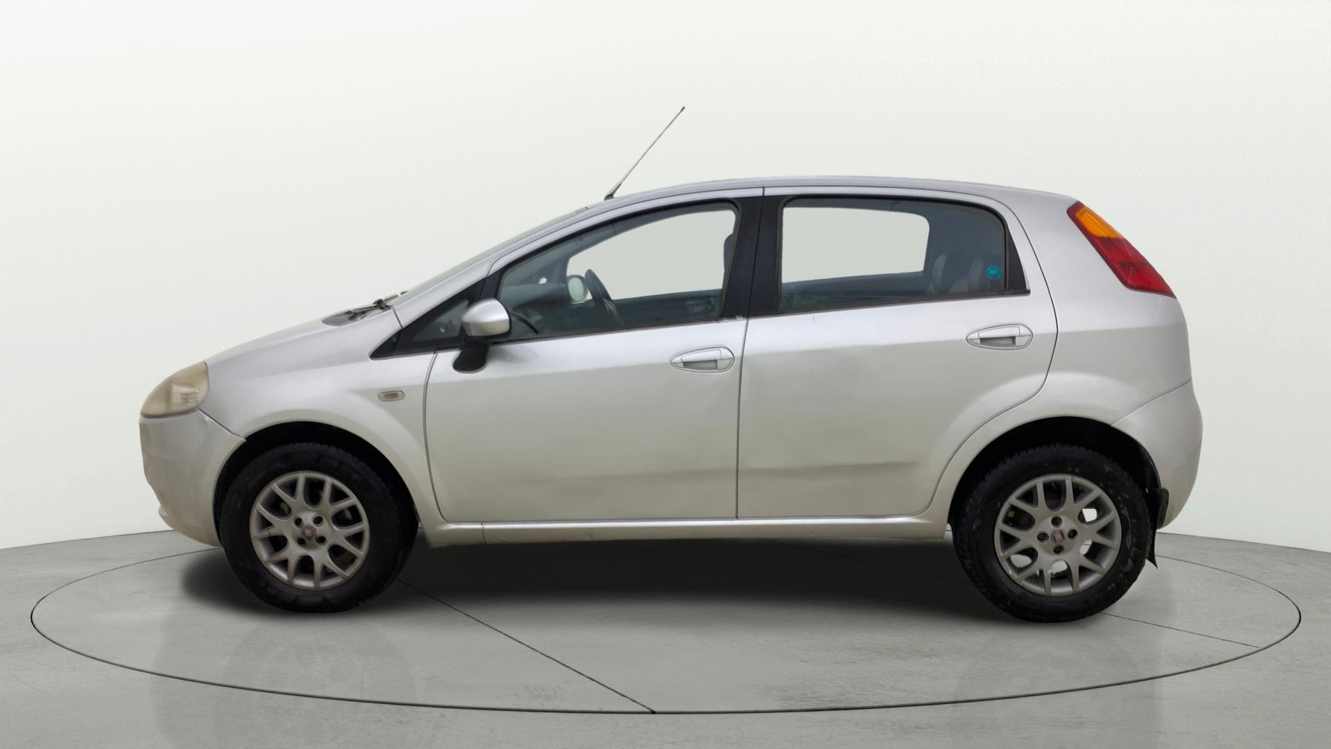 View 2014 Fiat Grande Punto 1.3 Emotion Pack 90 HP Image 25 Used 2014 Fiat Grande Punto 1.3 Emotion Pack 90 HP Image 25