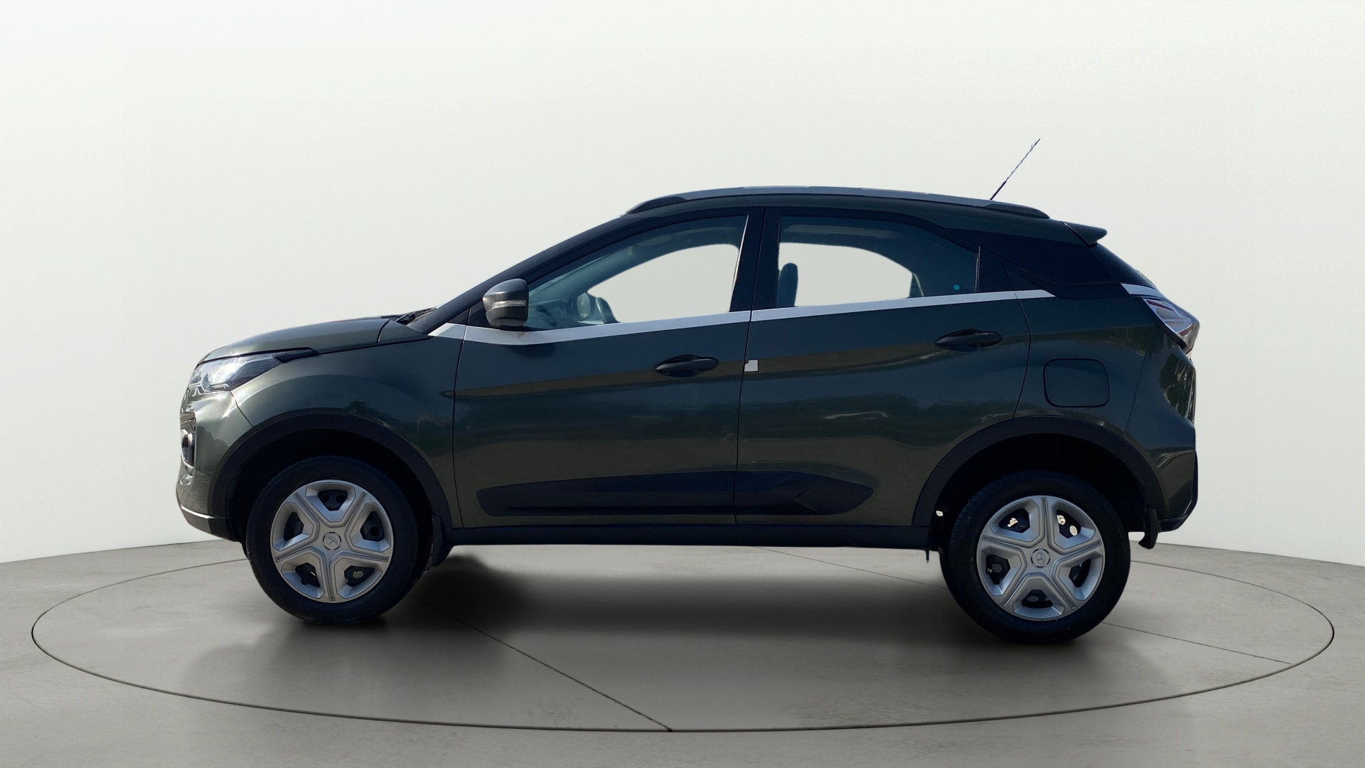 View 2022 Tata Nexon Revotron XE Image 5 Used 2022 Tata Nexon Revotron XE Image 5