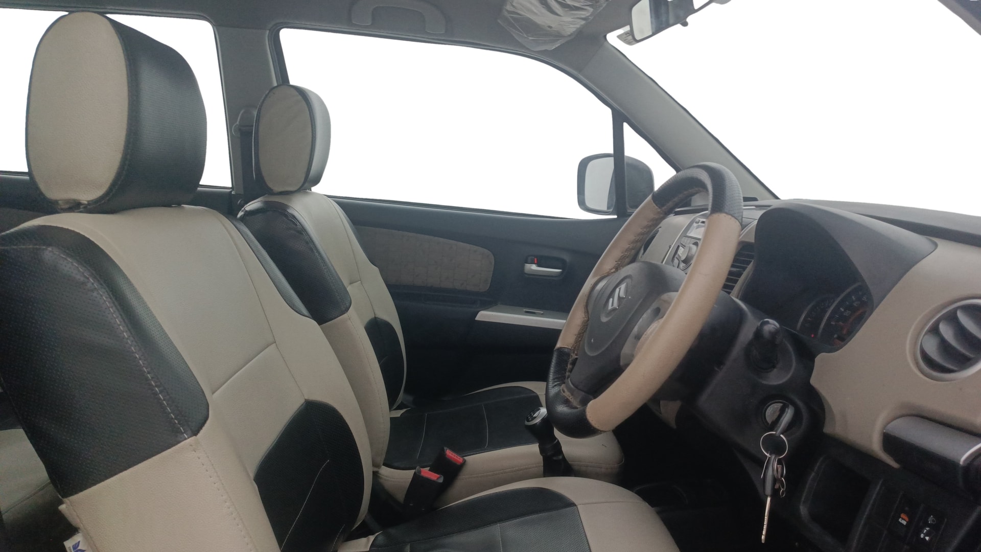 View 2015 Maruti Suzuki 1000 Base Variant Image 25 Used 2015 Maruti Suzuki 1000 Base Variant Image 25