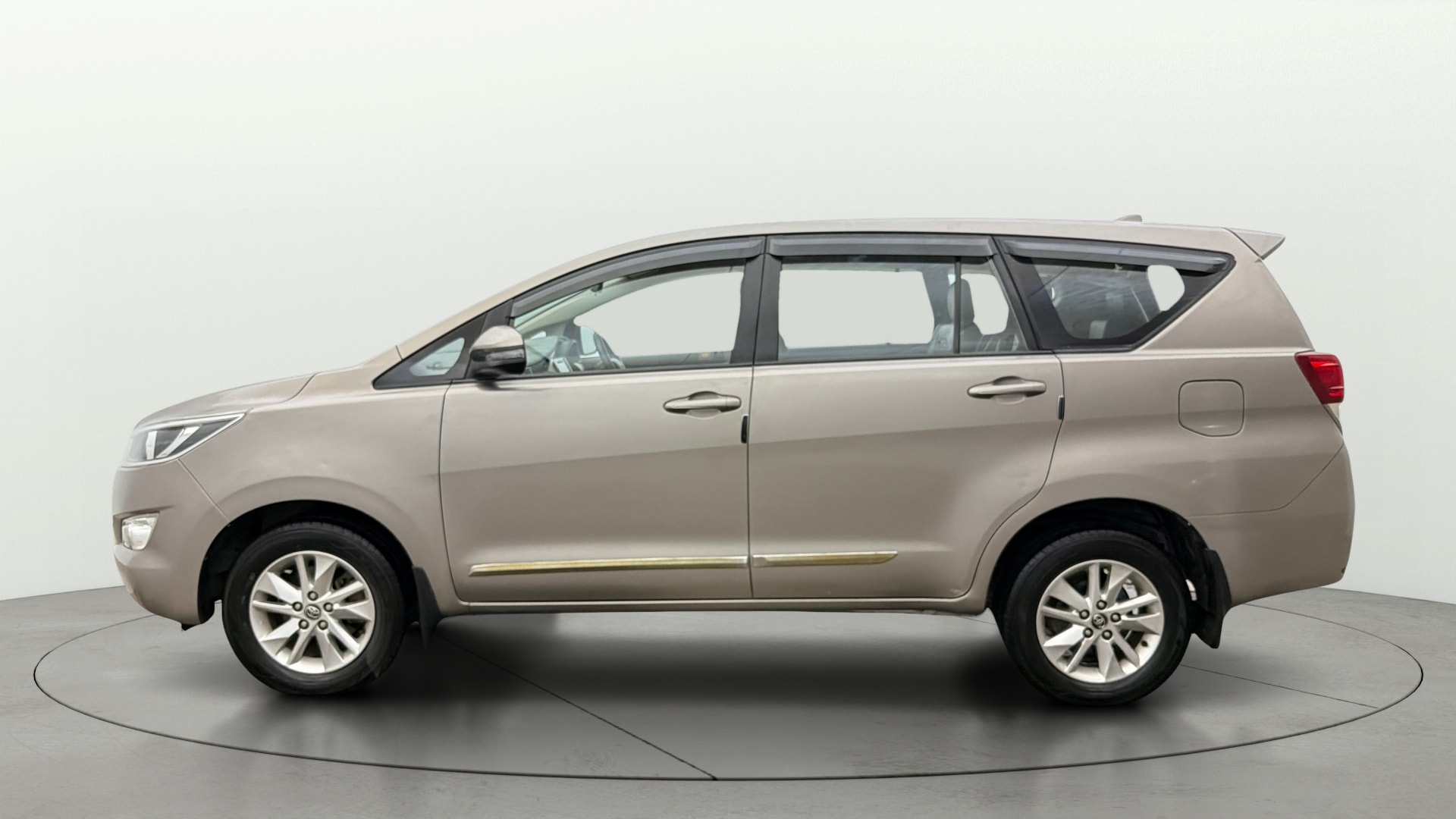View 2019 Toyota Innova Crysta 2.4 G MT 7-Seater BS IV Image 5 Used 2019 Toyota Innova Crysta 2.4 G MT 7-Seater BS IV Image 5