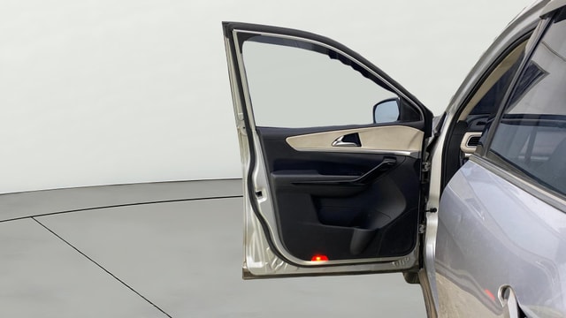 View Mahindra XUV700 Image 40 Used Mahindra XUV700 Image 40