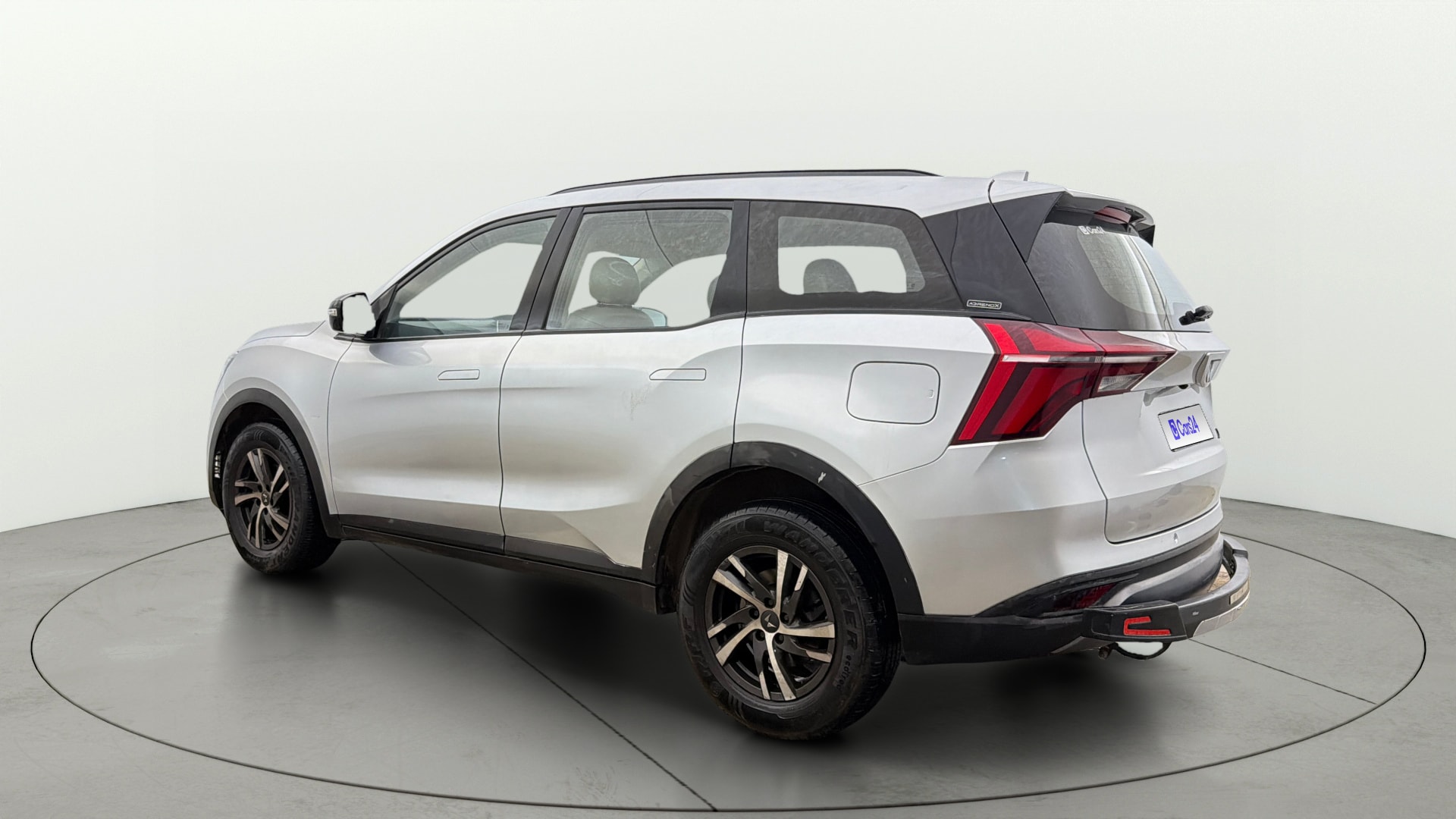 View 2022 Mahindra XUV700 MX Petrol 5 STR Image 2 Used 2022 Mahindra XUV700 MX Petrol 5 STR Image 2