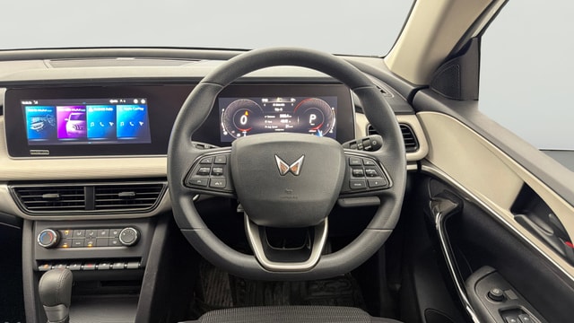 View Mahindra XUV700 Image 21 Used Mahindra XUV700 Image 21