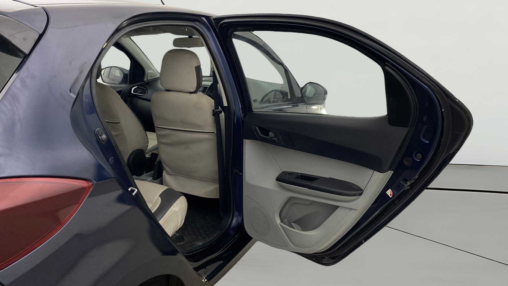 View 2021 Tata Tiago Revotorq XB Image 7 Used 2021 Tata Tiago Revotorq XB Image 7