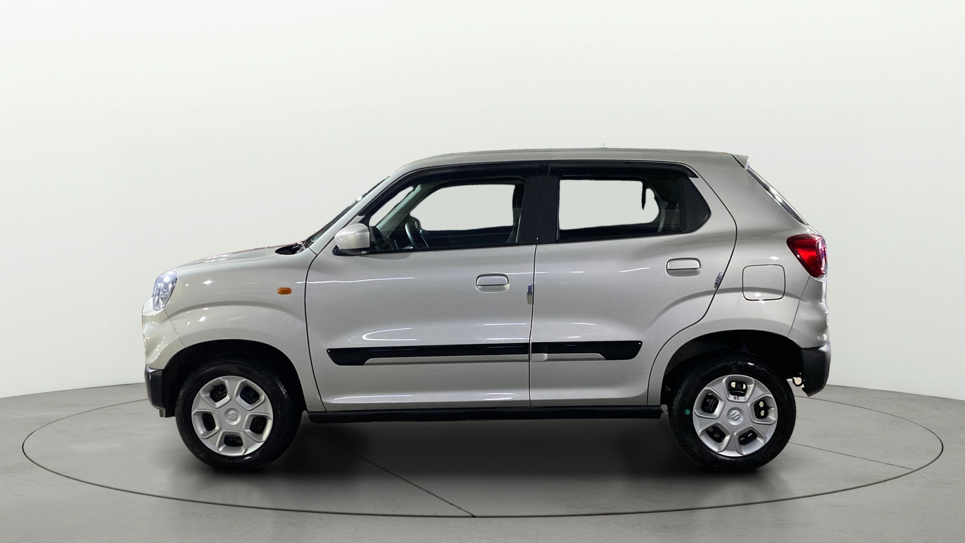 View 2025 Maruti Suzuki 1000 Base Variant Image 5 Used 2025 Maruti Suzuki 1000 Base Variant Image 5