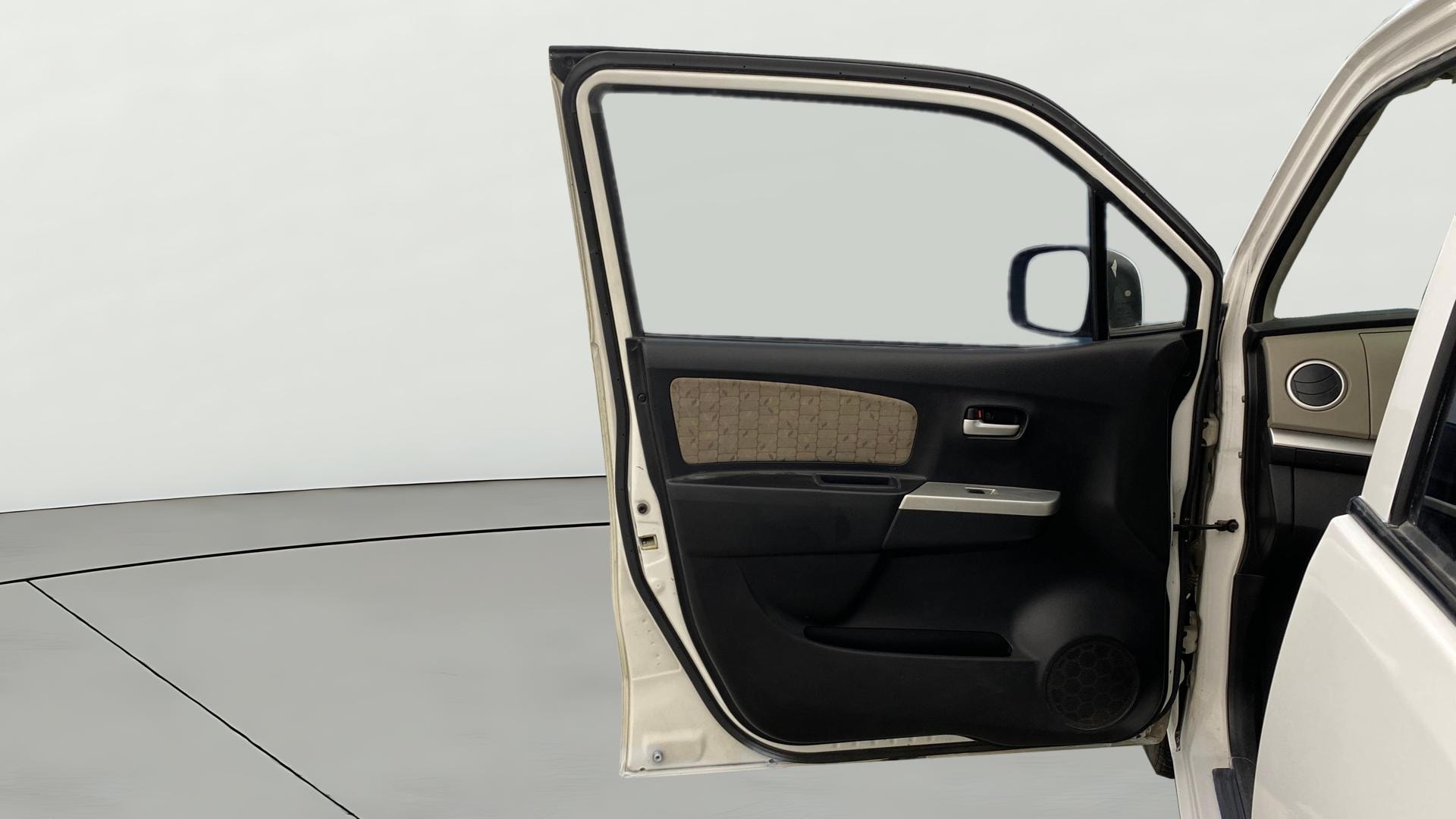 View 2015 Maruti Suzuki 1000 Base Variant Image 30 Used 2015 Maruti Suzuki 1000 Base Variant Image 30