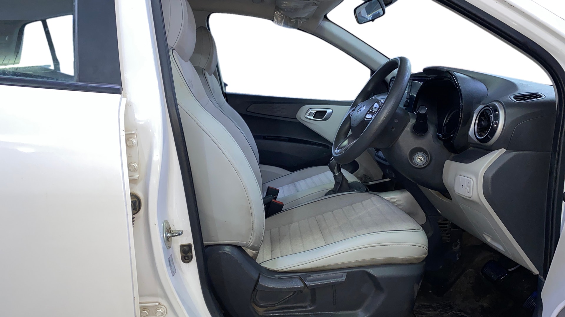View 2024 Hyundai Grand i10 Nios Sportz Petrol AMT Image 19 Used 2024 Hyundai Grand i10 Nios Sportz Petrol AMT Image 19