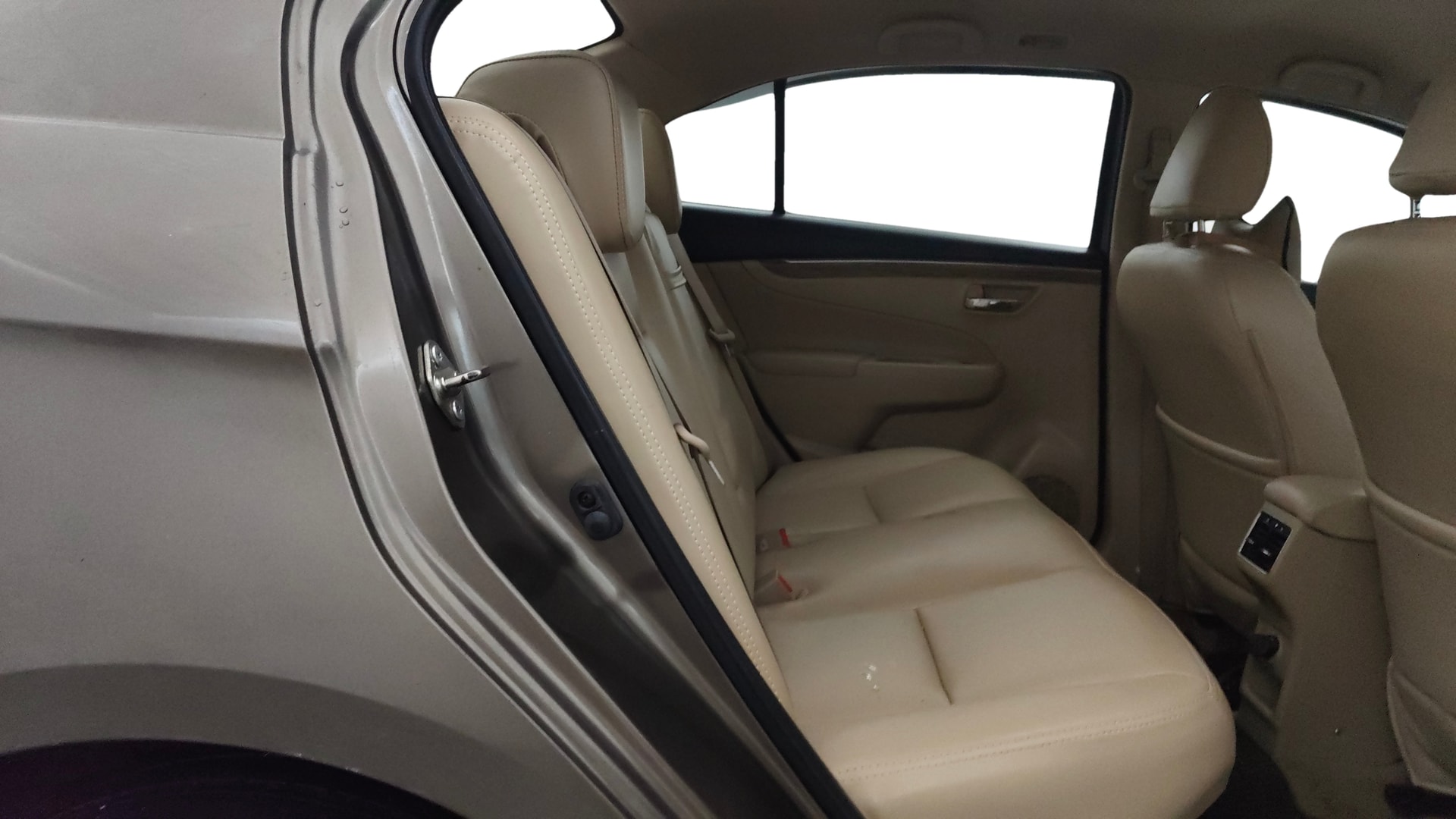 View 2019 Maruti Suzuki 1000 Base Variant Image 30 Used 2019 Maruti Suzuki 1000 Base Variant Image 30