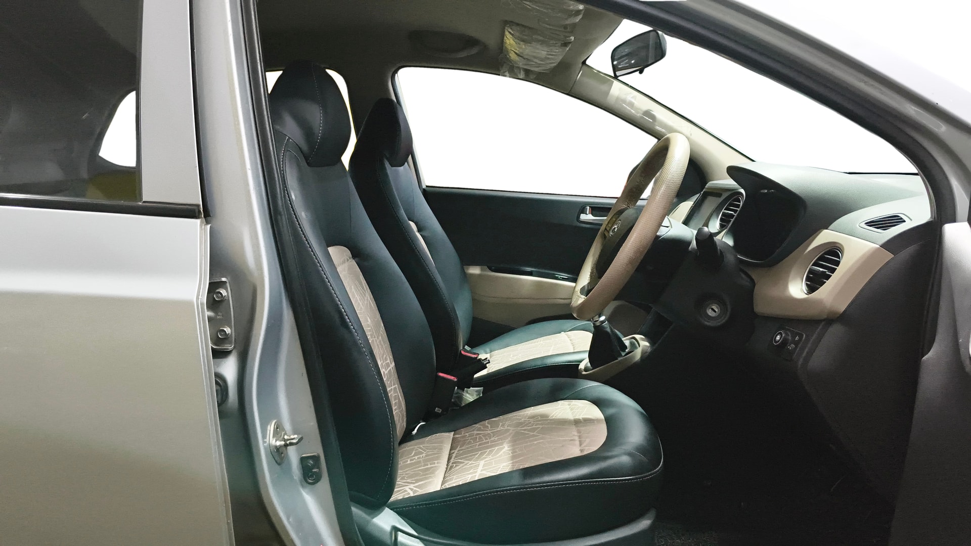 View 2019 Hyundai Grand i10 Sportz 1.2 Kappa Image 27 Used 2019 Hyundai Grand i10 Sportz 1.2 Kappa Image 27