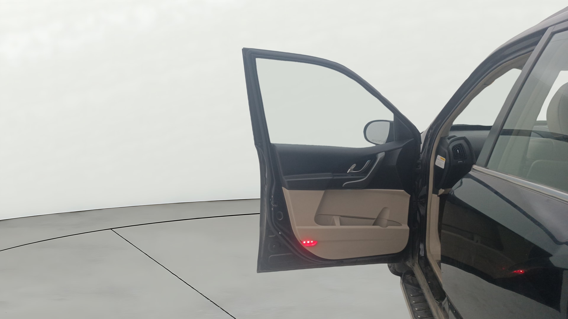 View 2016 Mahindra XUV500 W10 FWD Image 40 Used 2016 Mahindra XUV500 W10 FWD Image 40