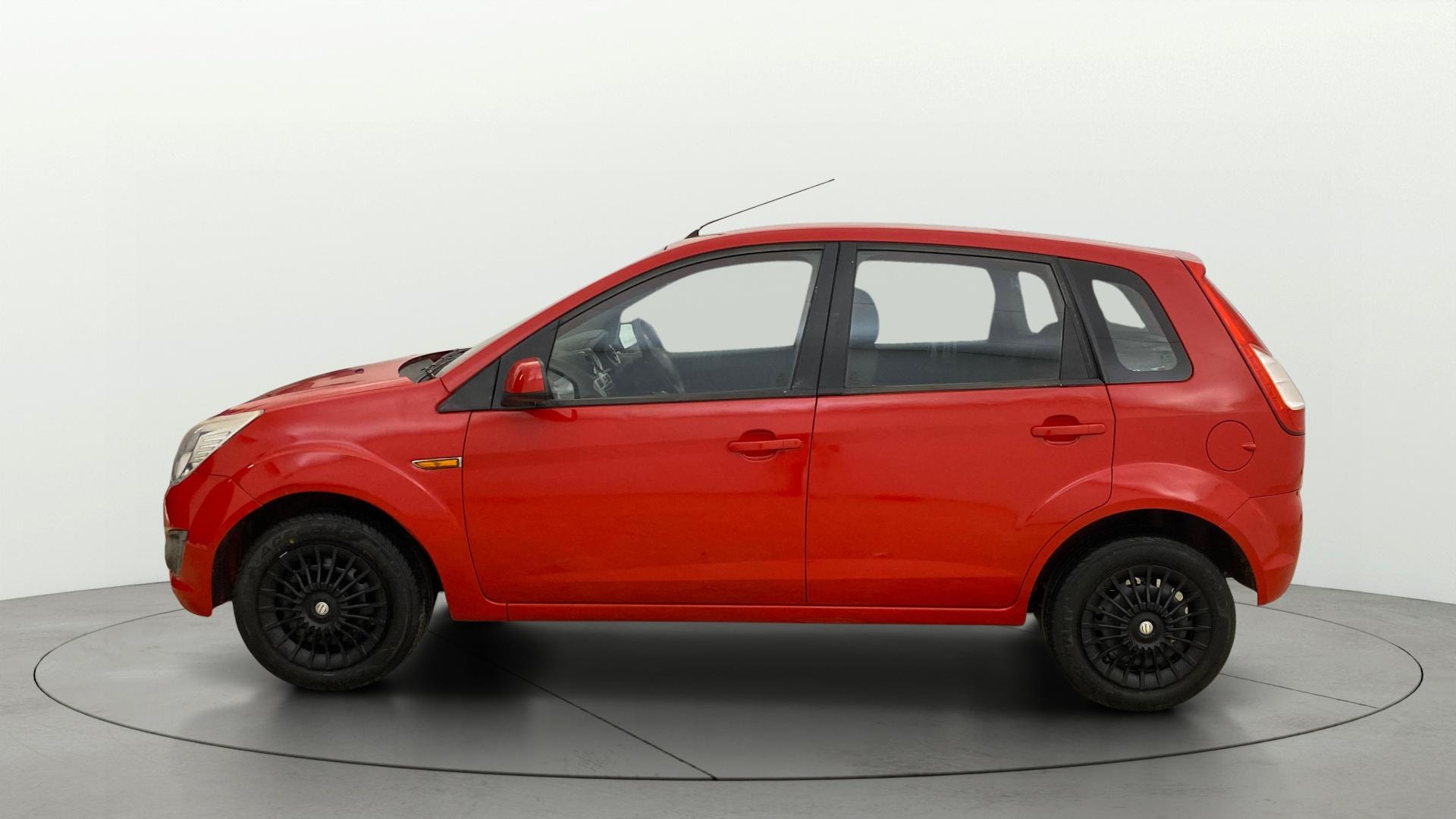 View 2013 Ford Figo 1.2P Ambiente MT BS IV Image 5 Used 2013 Ford Figo 1.2P Ambiente MT BS IV Image 5