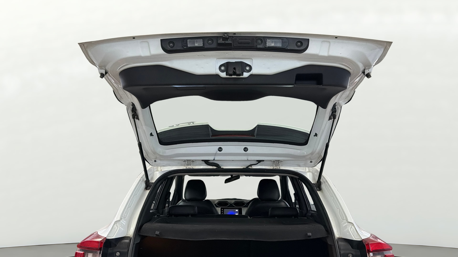 View 2022 Nissan Magnite XV Image 16 Used 2022 Nissan Magnite XV Image 16