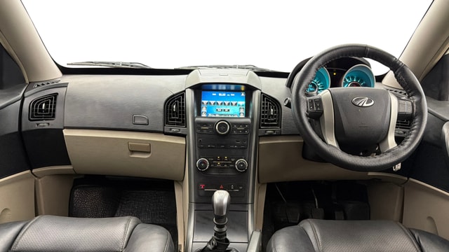 View Mahindra XUV500 Image 17 Used Mahindra XUV500 Image 17