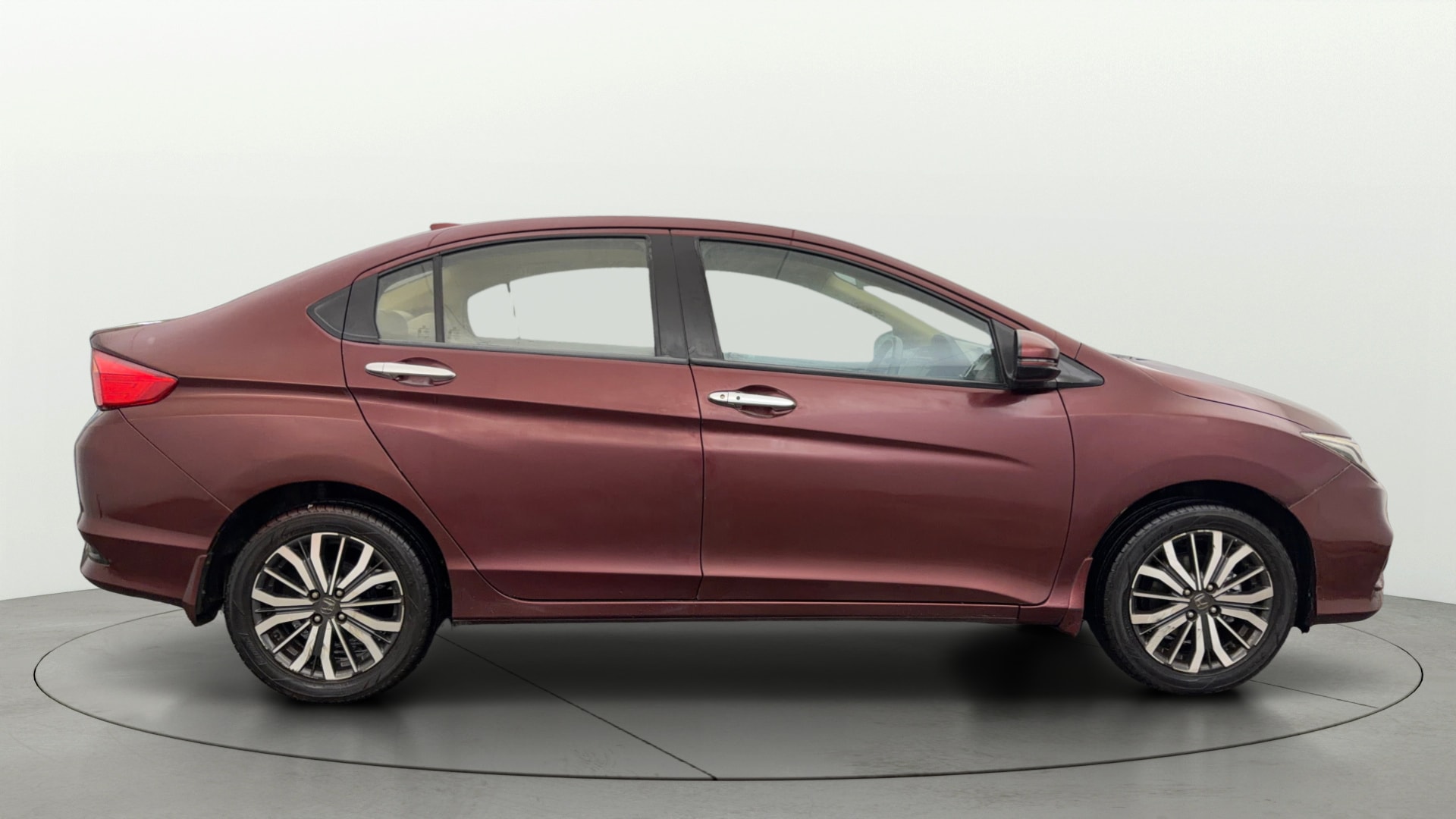 View 2017 Honda City ZX MT Diesel Anniversary Edition Image 9 Used 2017 Honda City ZX MT Diesel Anniversary Edition Image 9