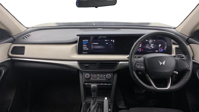 View Mahindra XUV700 Image 15 Used Mahindra XUV700 Image 15