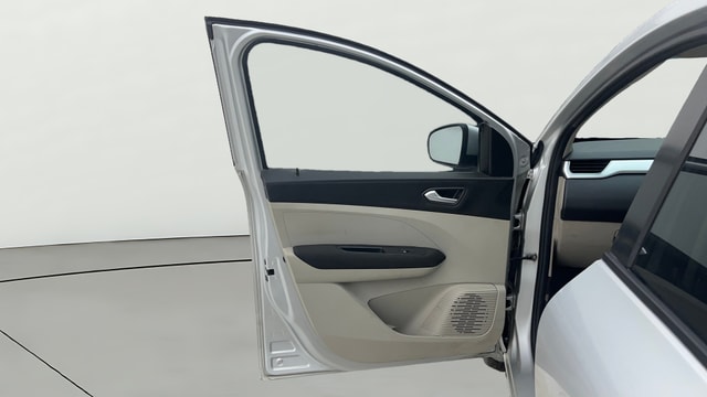 View Renault Triber Image 32 Used Renault Triber Image 32