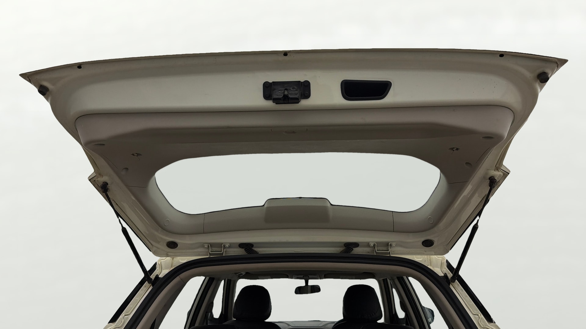 View 2022 Mahindra XUV300 W4 Petrol BS IV Image 16 Used 2022 Mahindra XUV300 W4 Petrol BS IV Image 16