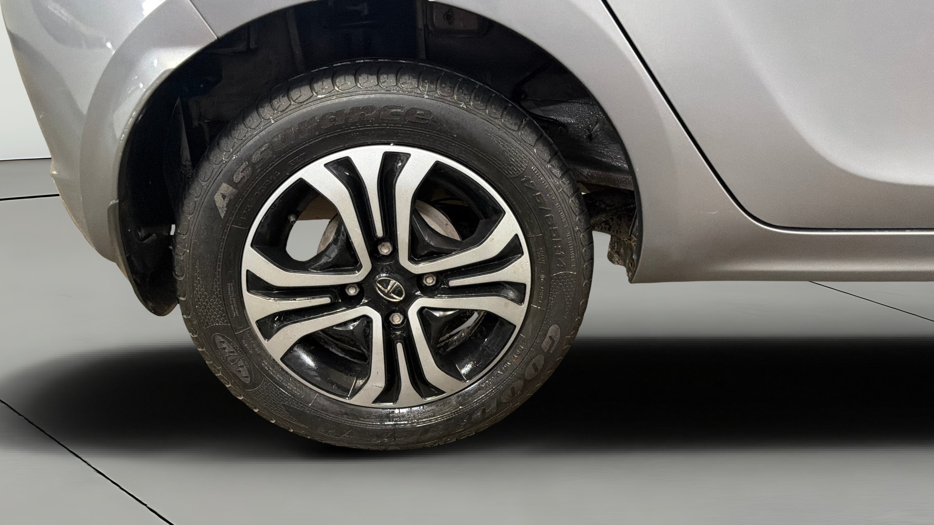 View 2019 Tata Tiago Revotorq XB Image 23 Used 2019 Tata Tiago Revotorq XB Image 23