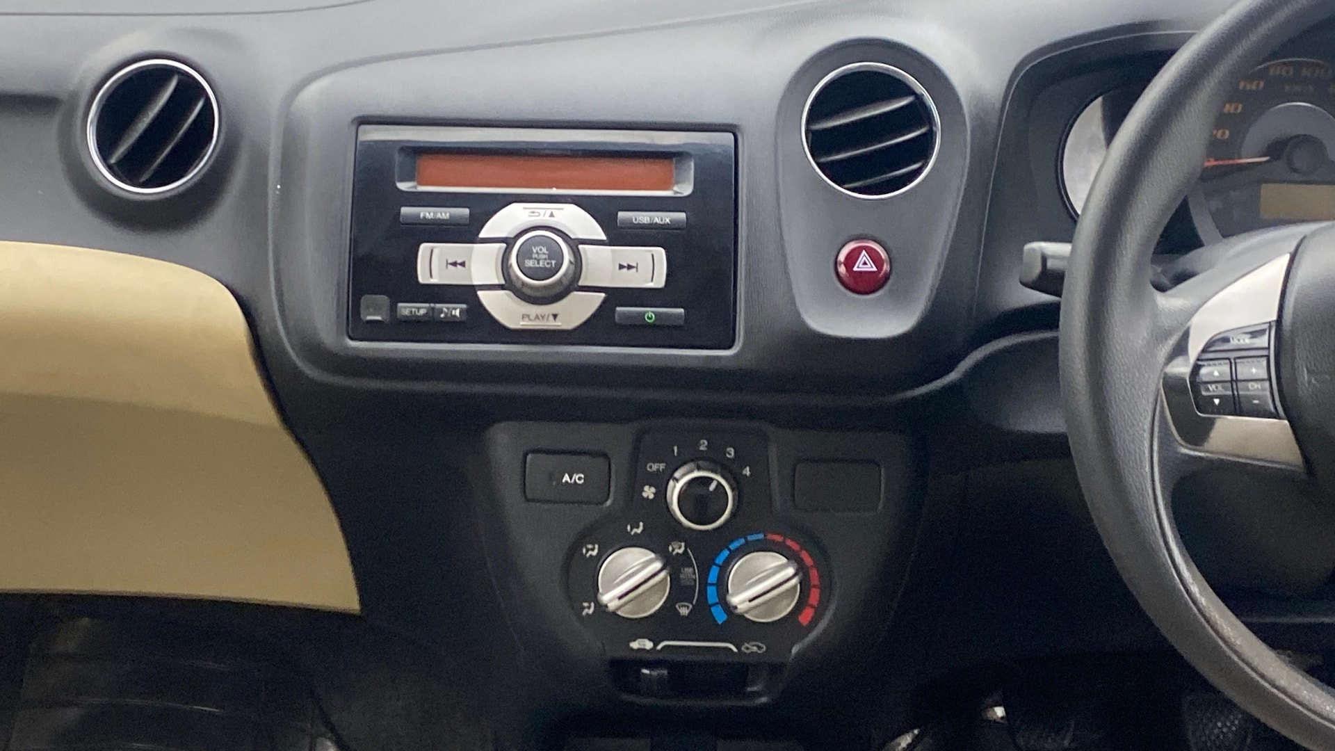 View 2014 Honda Amaze E MT Petrol BS IV Image 17 Used 2014 Honda Amaze E MT Petrol BS IV Image 17