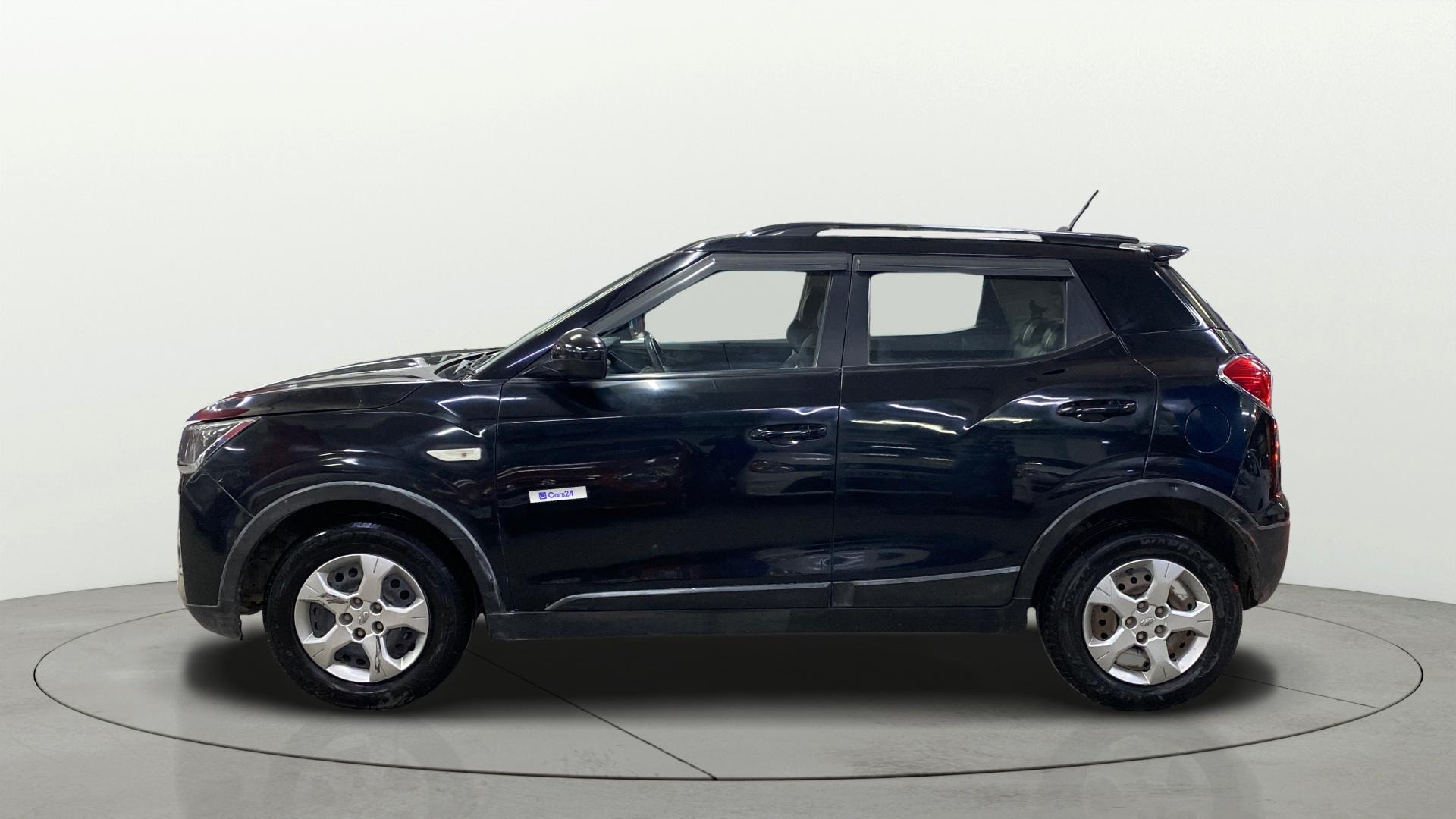 View 2020 Mahindra XUV300 W4 Petrol BS IV Image 5 Used 2020 Mahindra XUV300 W4 Petrol BS IV Image 5