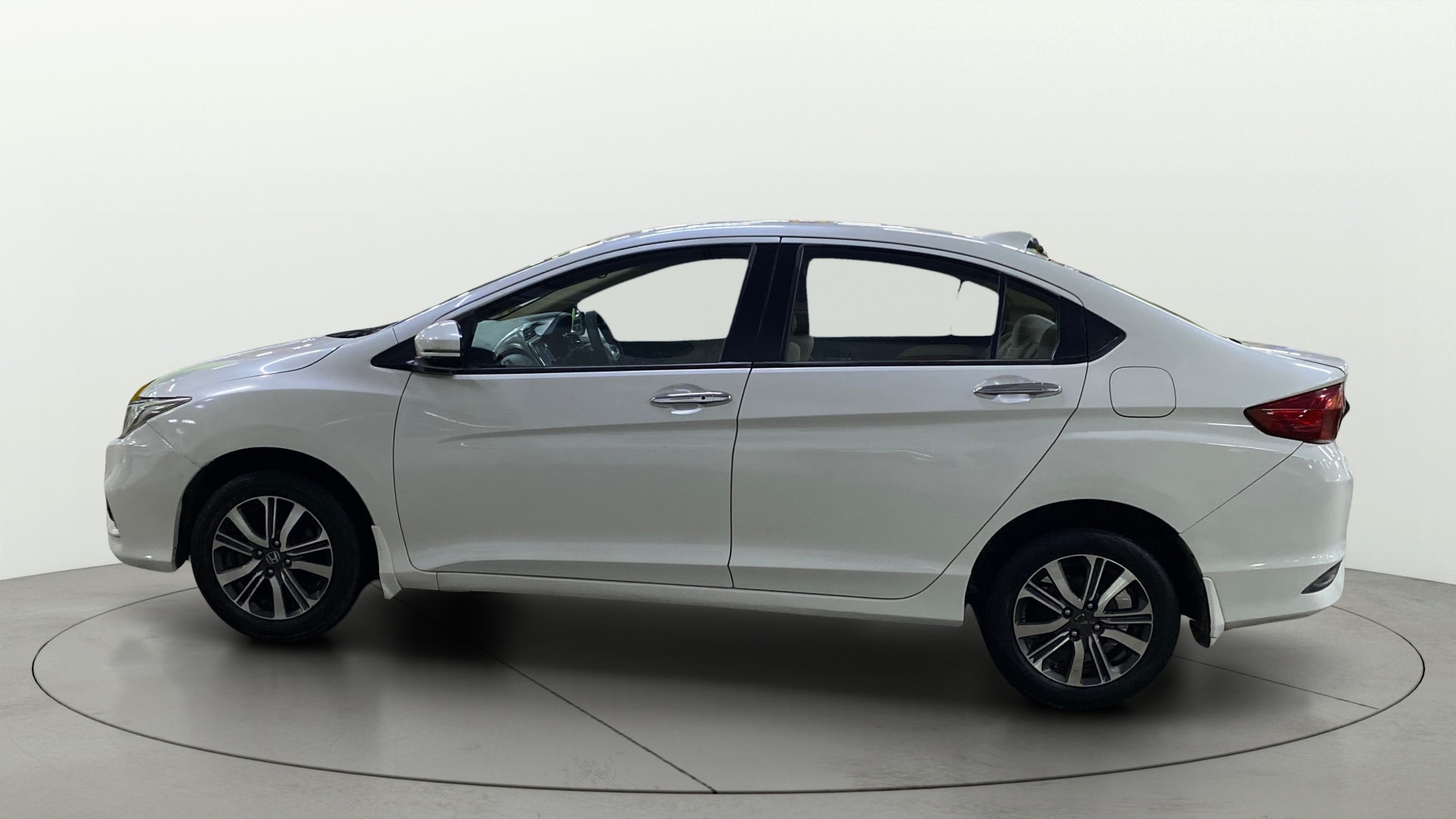 View 2017 Honda City ZX MT Diesel Anniversary Edition Image 27 Used 2017 Honda City ZX MT Diesel Anniversary Edition Image 27