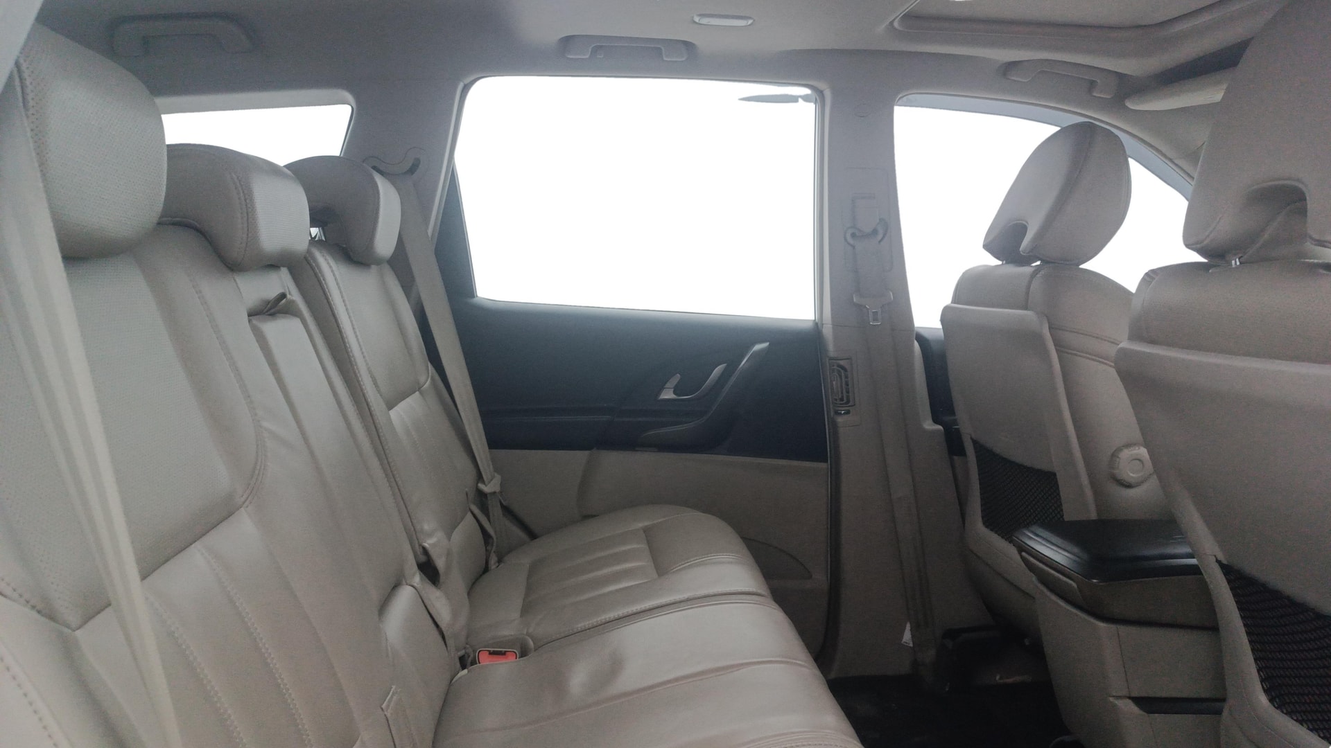 View 2017 Mahindra XUV500 W10 FWD AT Image 38 Used 2017 Mahindra XUV500 W10 FWD AT Image 38