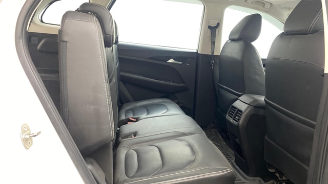 View MG Hector Image 31 Used MG Hector Image 31