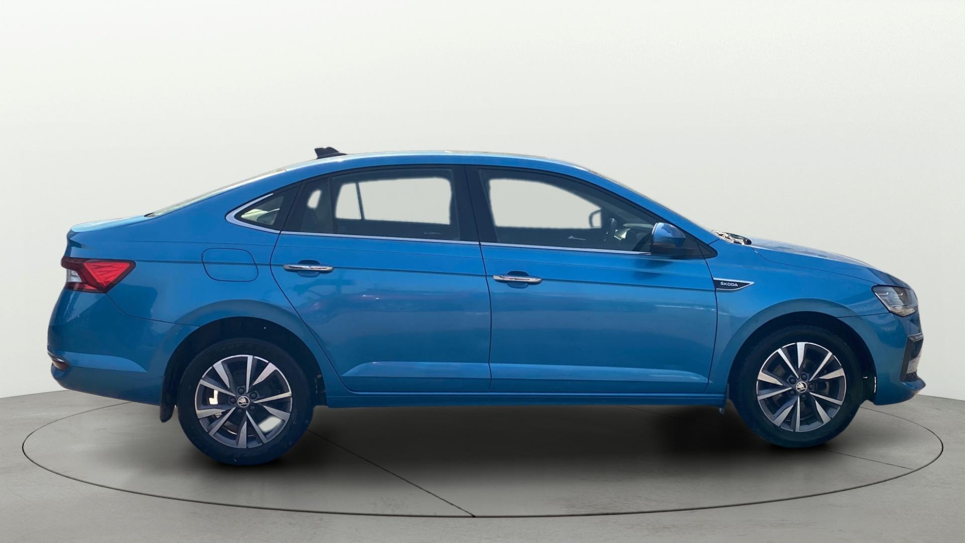 View 2023 Skoda Slavia Style 1.0 TSI MT Image 9 Used 2023 Skoda Slavia Style 1.0 TSI MT Image 9