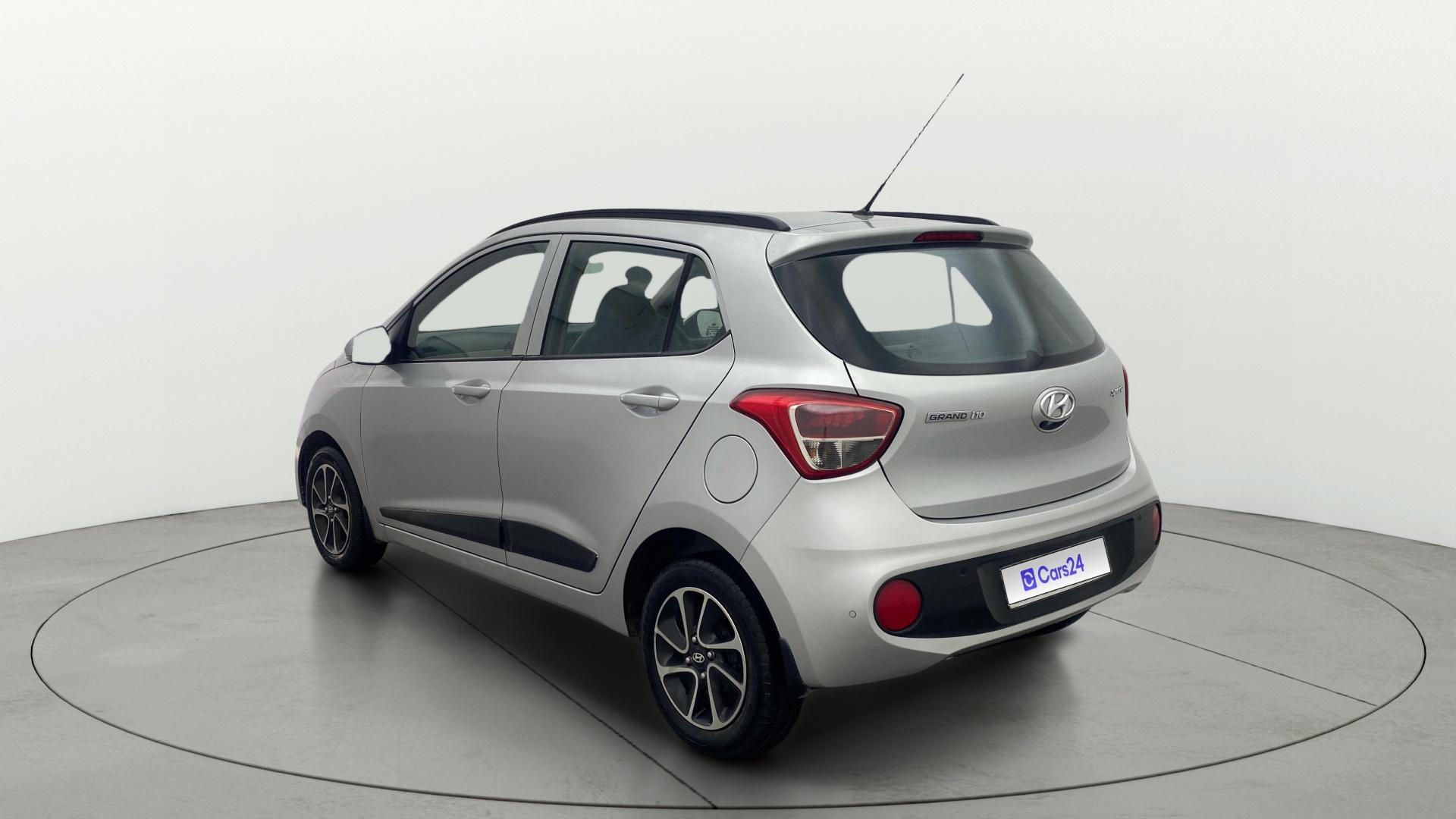 View 2018 Hyundai Grand i10 1.2 Sportz AT Petrol Image 2 Used 2018 Hyundai Grand i10 1.2 Sportz AT Petrol Image 2