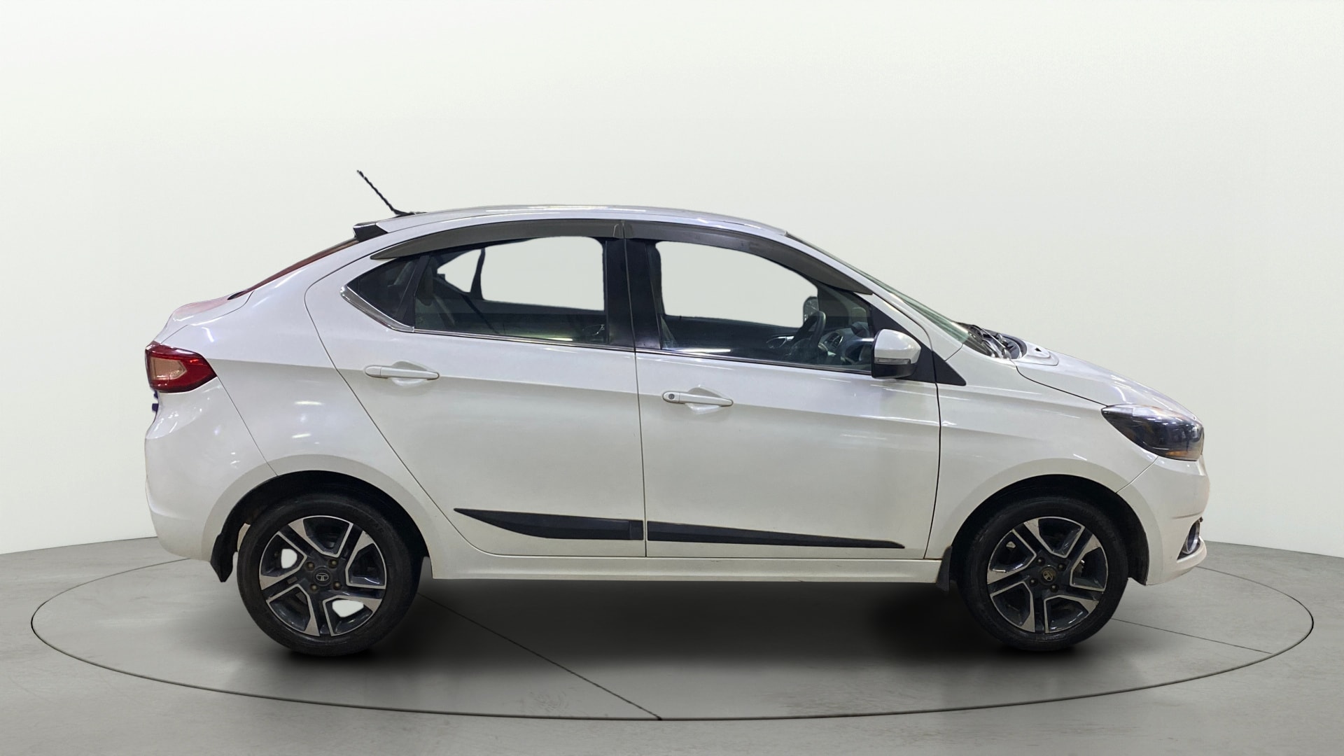 View 2017 Tata Tigor XZ (O) Petrol Image 8 Used 2017 Tata Tigor XZ (O) Petrol Image 8