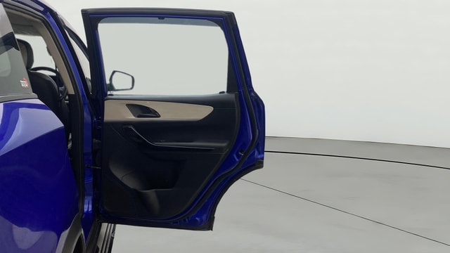 View Mahindra XUV700 Image 7 Used Mahindra XUV700 Image 7
