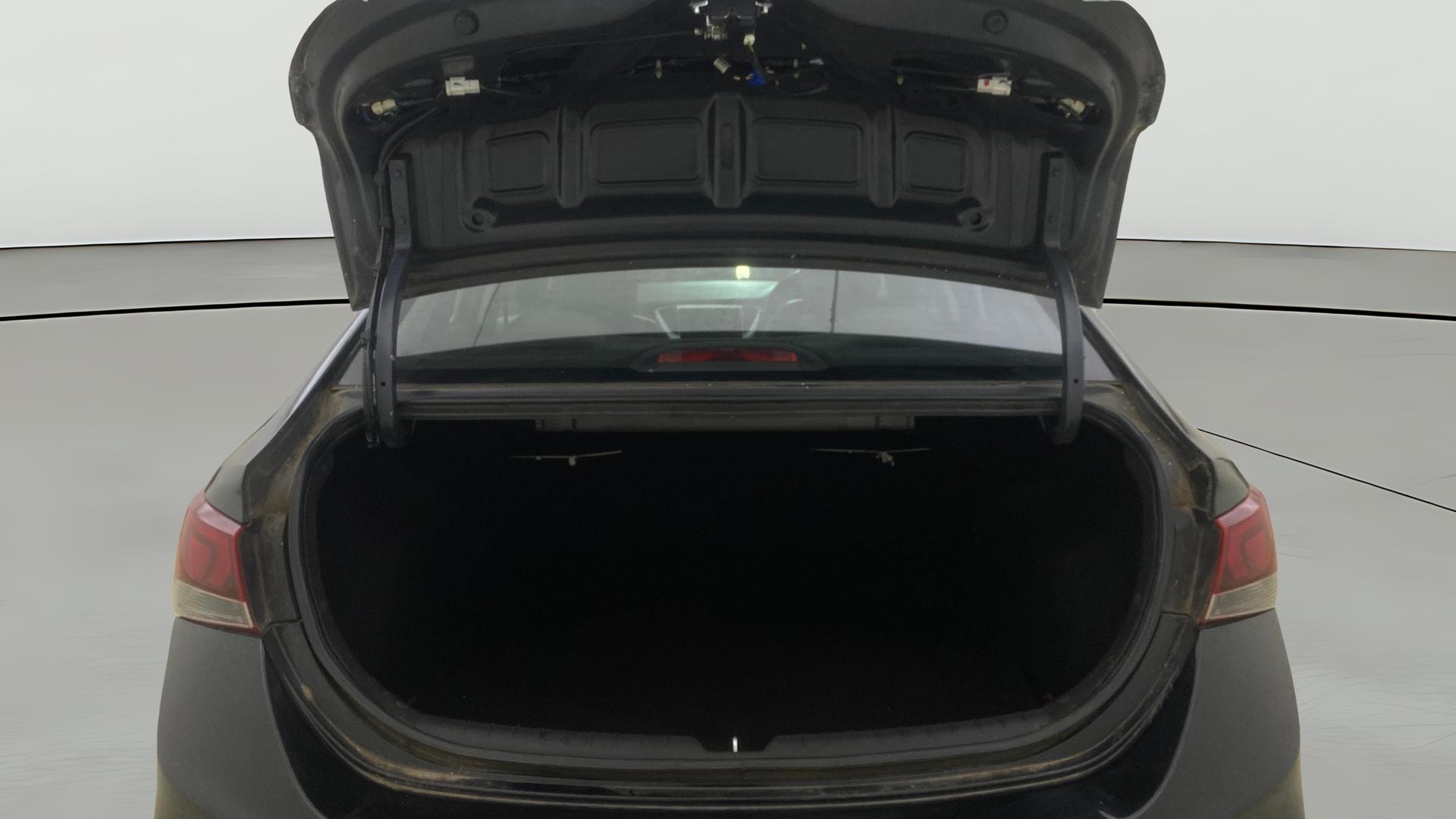 View 2019 Hyundai Verna 1.4 VTVT E Image 38 Used 2019 Hyundai Verna 1.4 VTVT E Image 38
